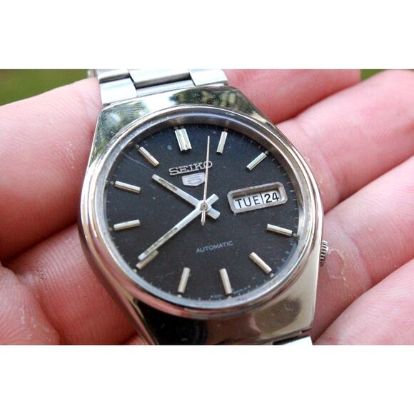 Vintage 1970 Seiko Automatic Mens Silver Watch W/daydate & Black accents - Picture 1 of 7